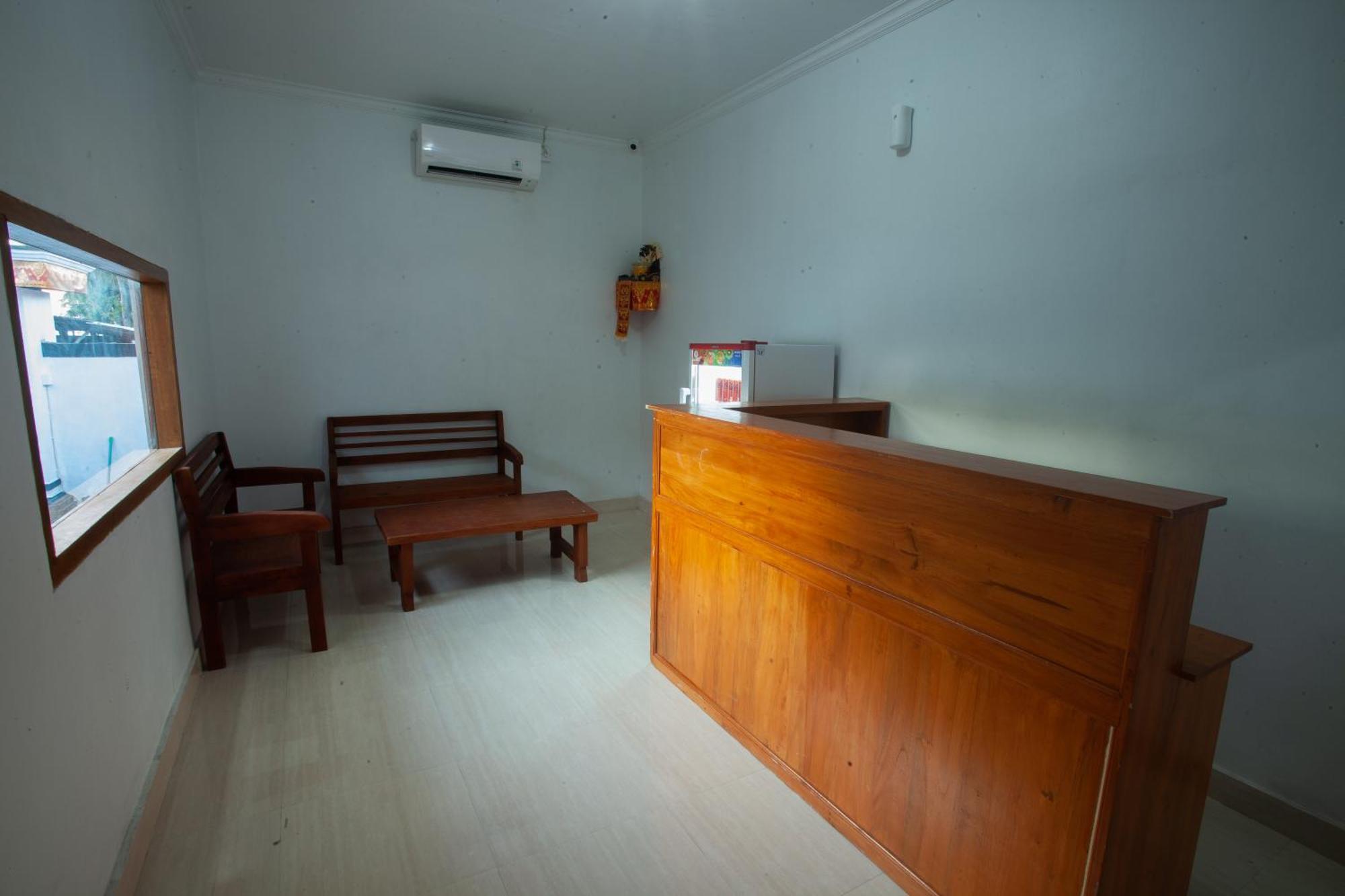 Lucky Hostel Batununggul Extérieur photo